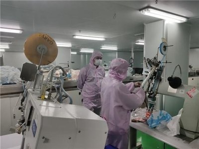 叮囑企業(yè)千萬不能掉鏈子,湖南省市場監(jiān)管局督察口罩、防護(hù)服生產(chǎn)企業(yè)