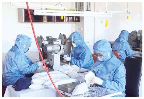 山東甲甲防護(hù)用品一天生產(chǎn)一萬個(gè)口罩 滿足企業(yè)復(fù)工需求